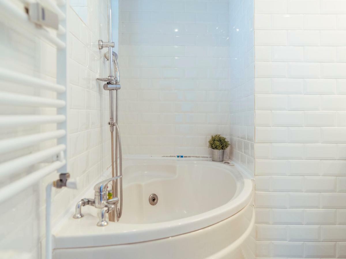 Parkview Apartment - Spectacular View & 2 Bedrooms Bucharest Exterior photo